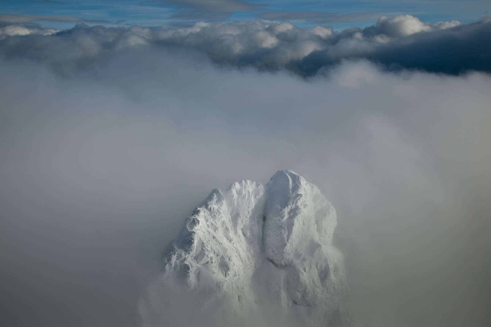 White Chuck Mountain, Looking To The Southeast <br> (Whitechuck_120512_037-2.jpg)*