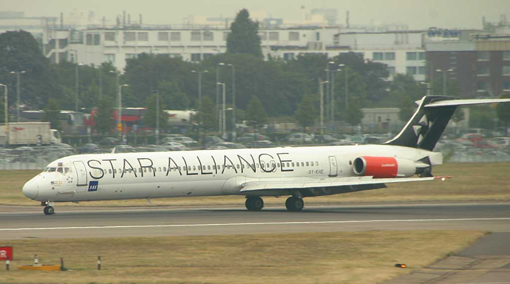 The red engines on this SAS MD-80 brightens the otherswise dull picture