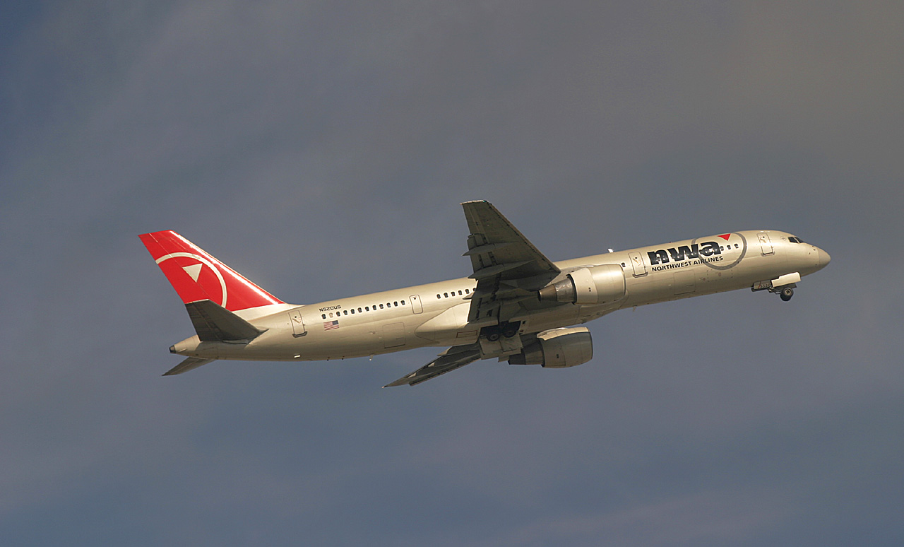 NW 757 in the new livery, FLL, Dec 2006