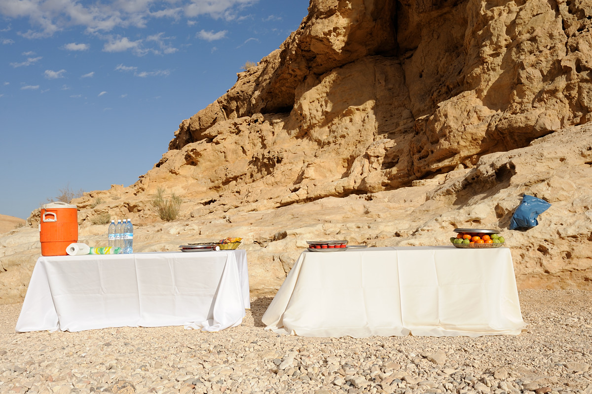 Refreshments at Parsat Nekarot trail, Makhtesh Ramon crater