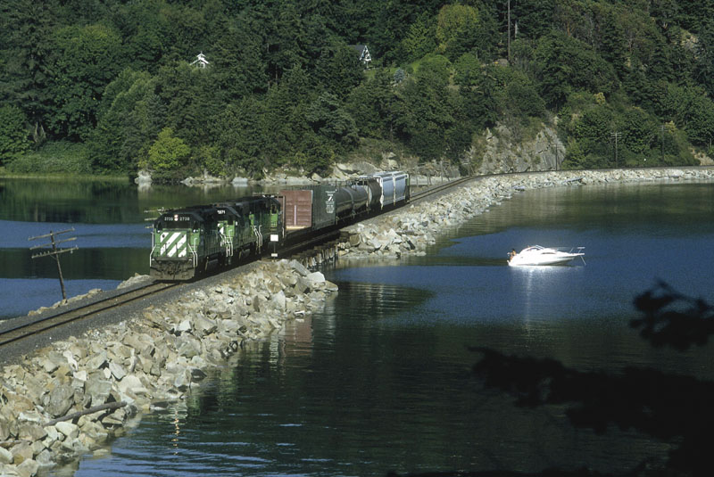 A short northbound passes a boat along the Chuckanut causeway.