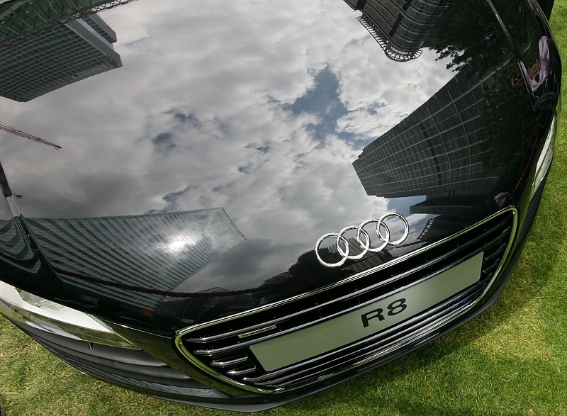 Audi R8 reflecting towers