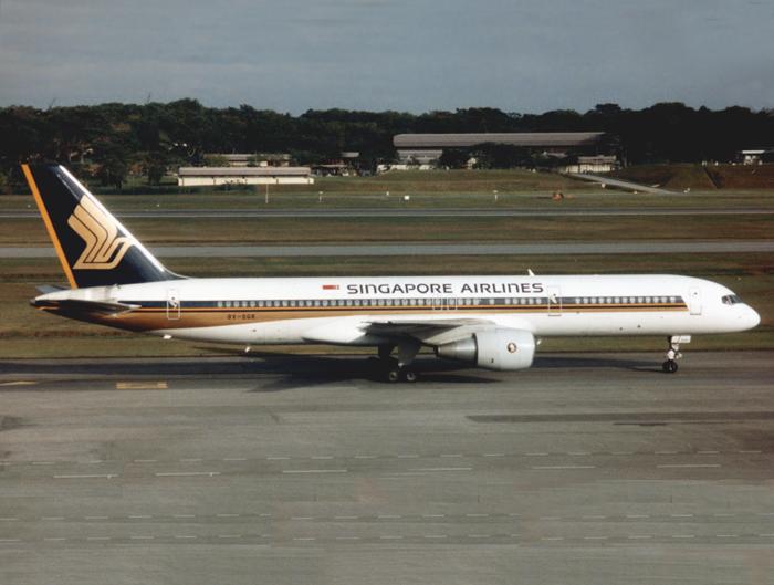 B757-200 9V-SGK