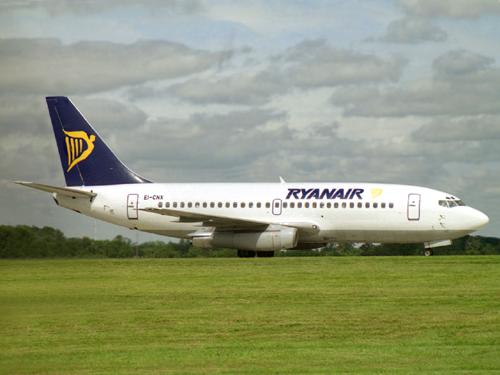 B737-200 EI-CNX