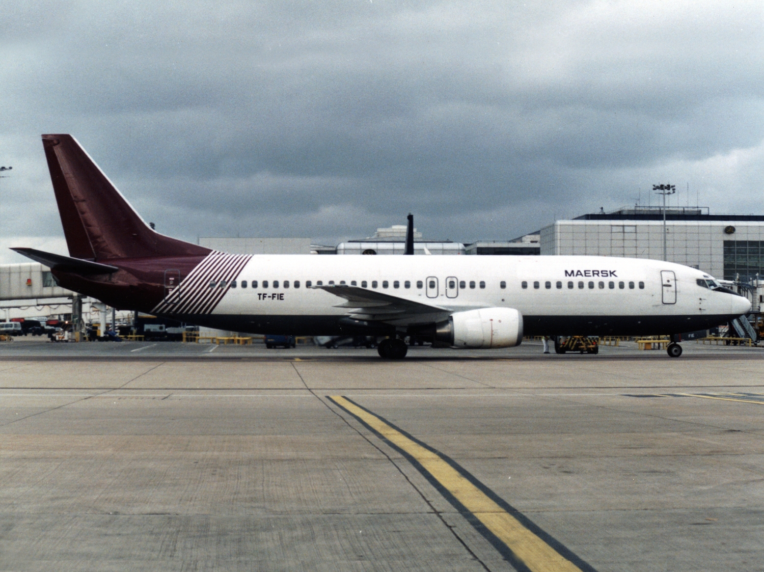 B737-400 TF-FIE