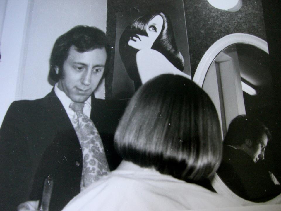 john santilli teaching a student the bob cut