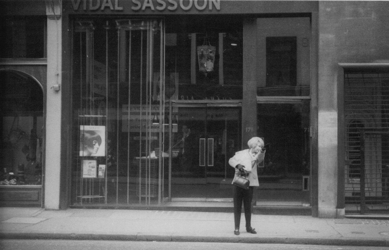 Jan Edel taking a taxi home after work 1965