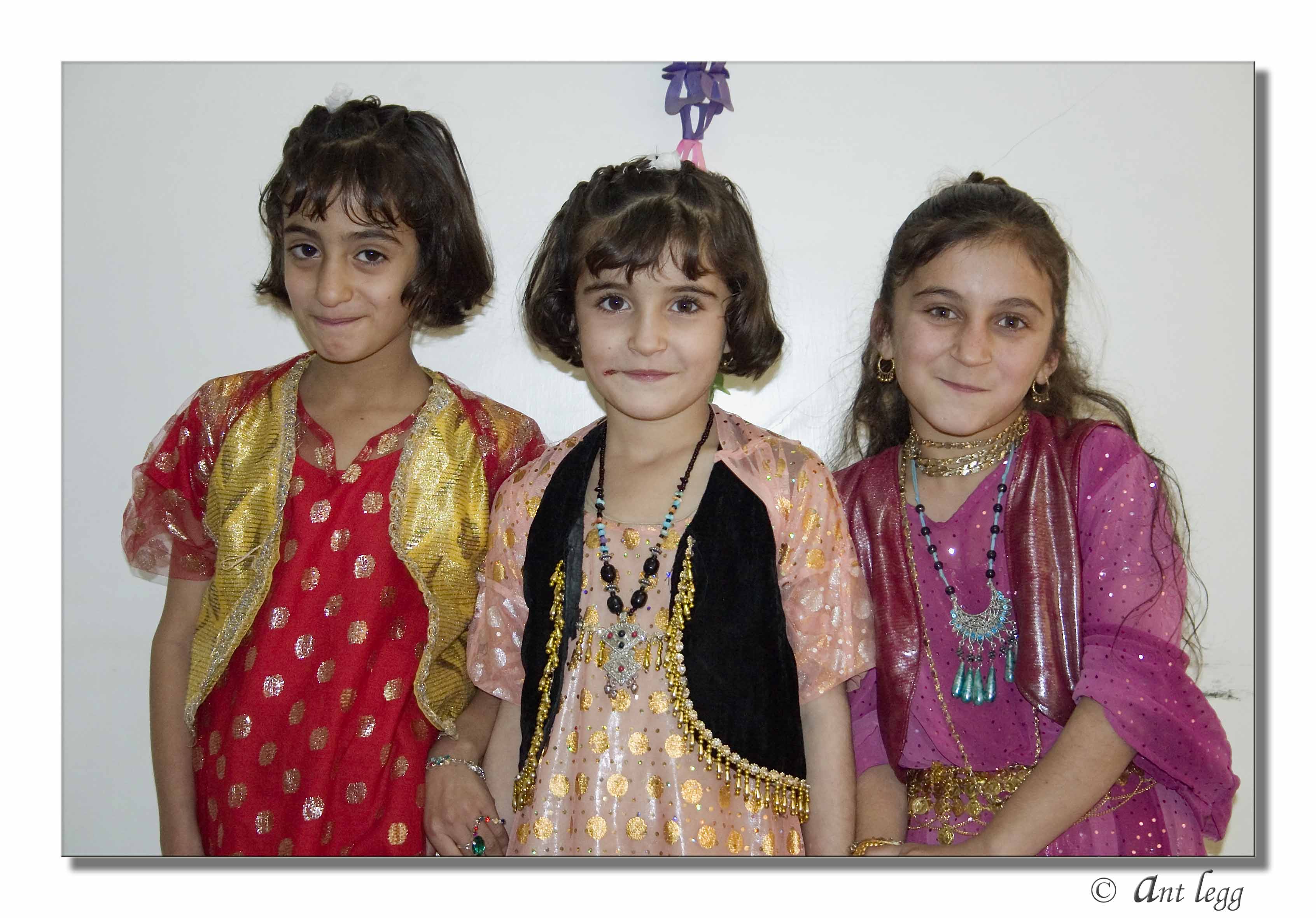 3 Kurdish girls