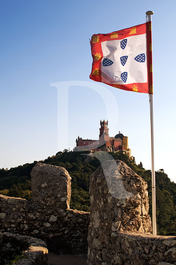 O Palcio da Pena Visto do Castelo dos Mouros