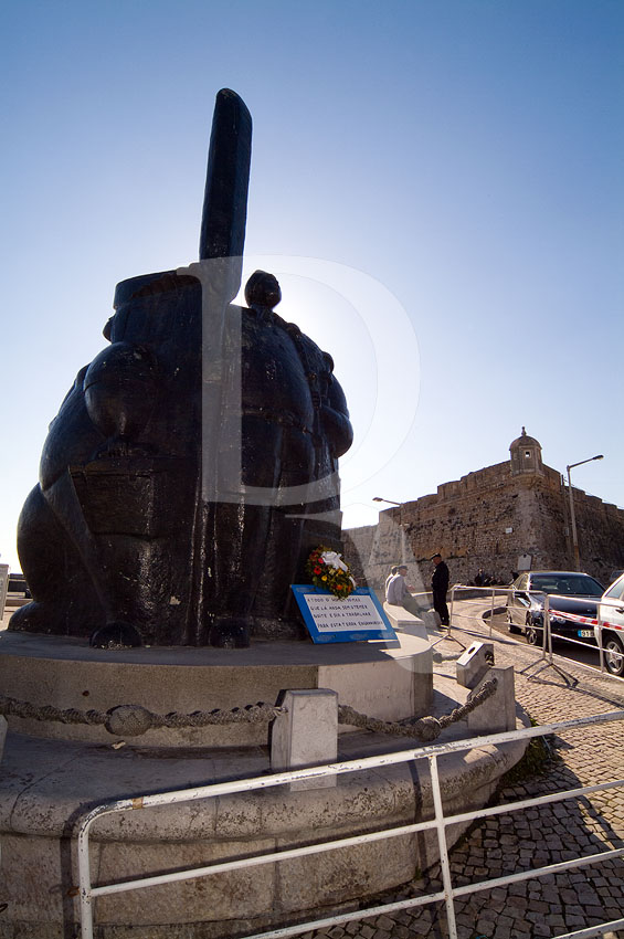 Peniche em 10 de fevereiro de 2005 - Monumento ao Homem do Mar