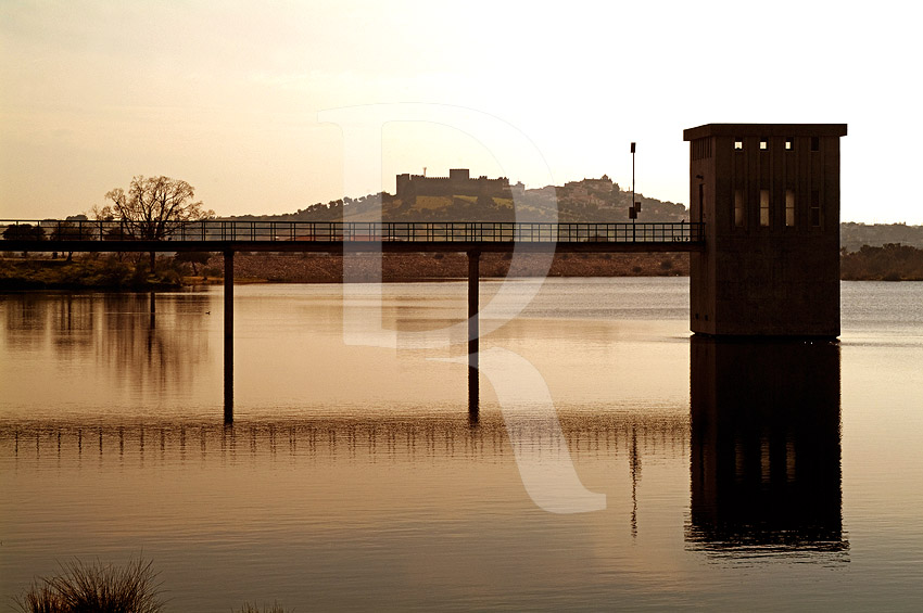 Barragem de Lucefecit e Castelo de Terena