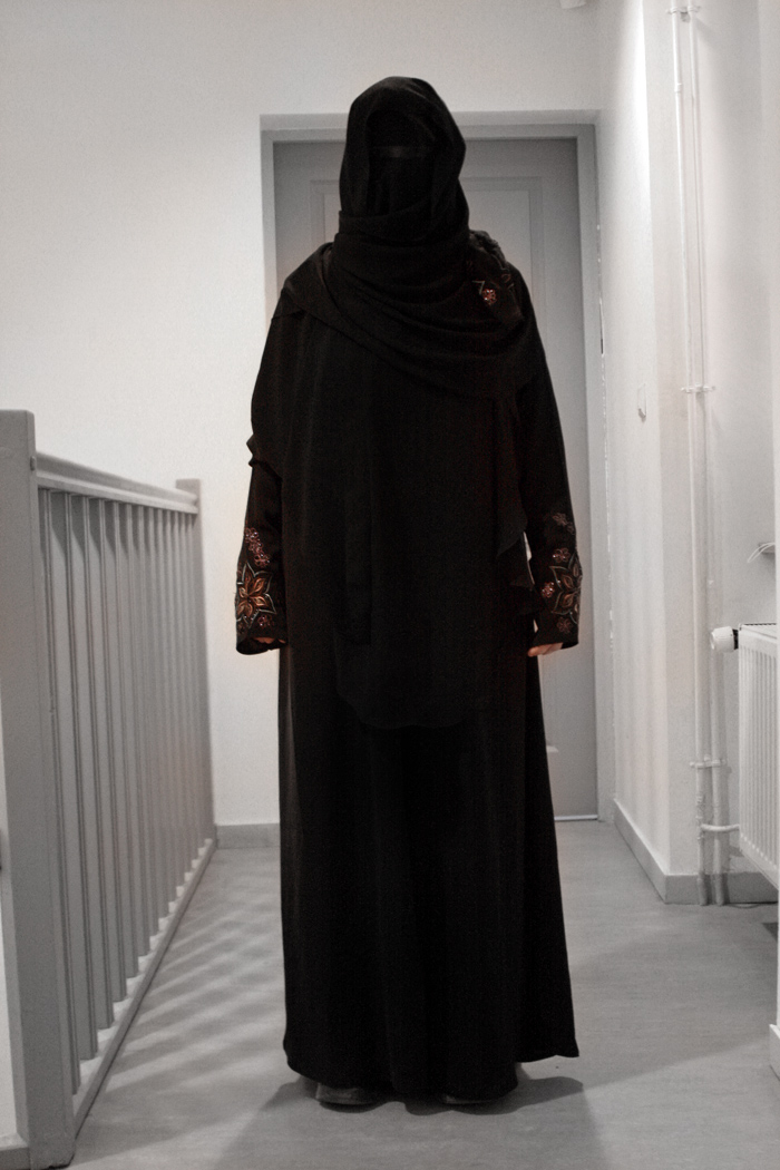 Woman from Yemen wearing traditional niqb
