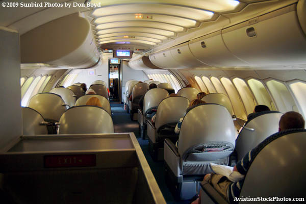 The upper deck first class cabin on Northwest Airlines flight 802 B747-451 N664US nonstop flight from Honolulu to Atlanta