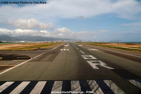 View of runway 8-right at Honolulu from the upper deck of Northwest Airlines flight 802 B747-451 N664US