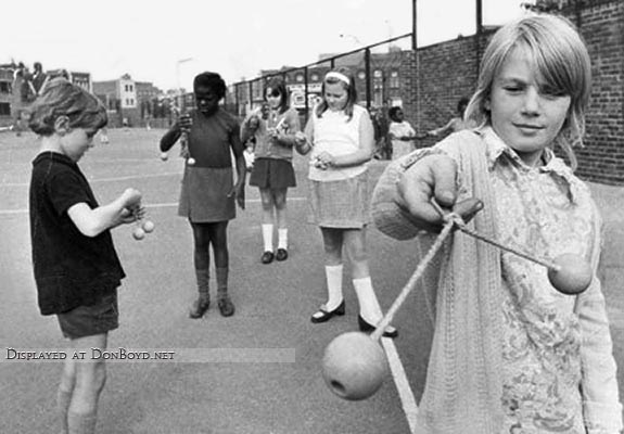 Clackers, those horrible finger smashing clacker balls