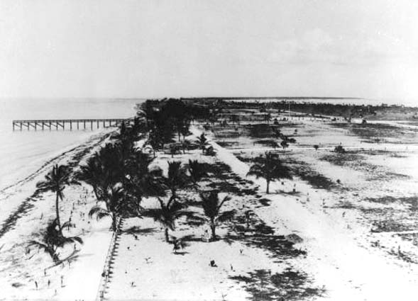 1914 - fishing pier at Lincoln Road and the ocean