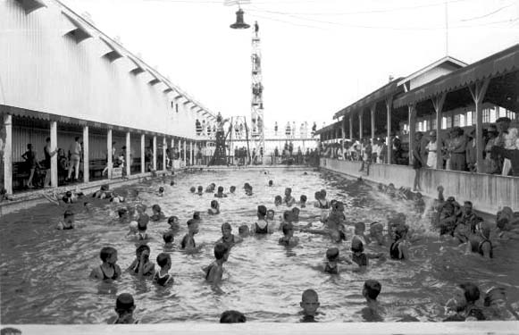 1921 - Swimmers at Smiths Casino