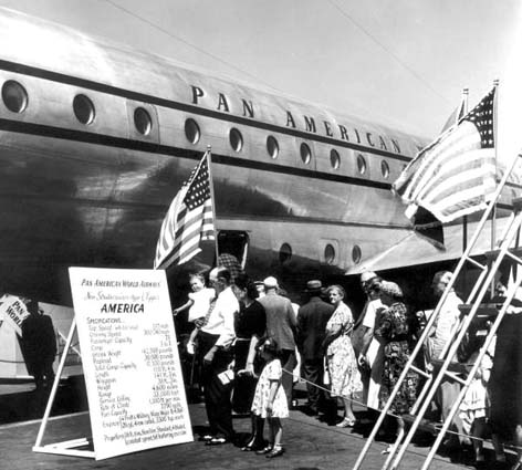 1949 - Crowds waiting to see Pan Americans Boeing 377-10-26 Stratocruiser N1023V Clipper America at Miami
