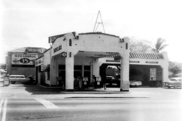 1964 - Sinclair gas station (with 820 Lounge behind it) on corner of LeJeune and SW 8 Street, Miami