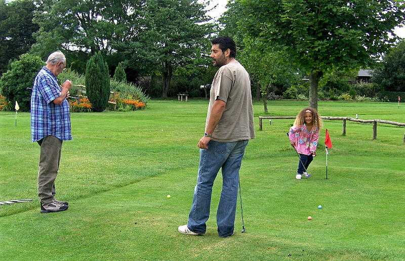 Lauryn has putted