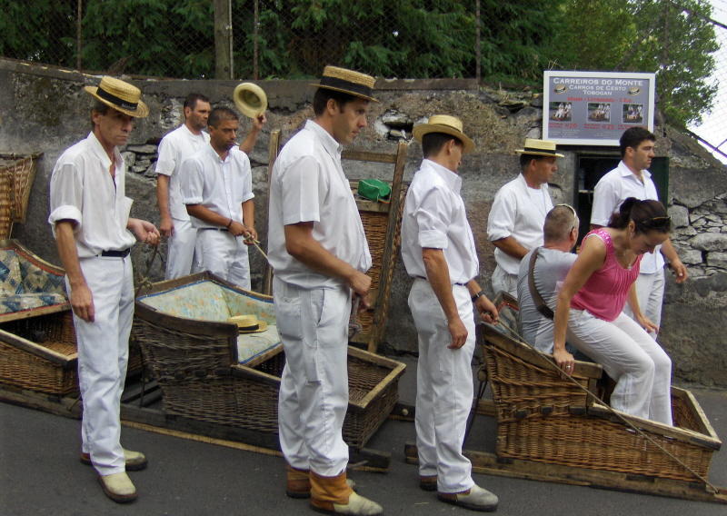 LOADING THE MONTE TOBOGGANS