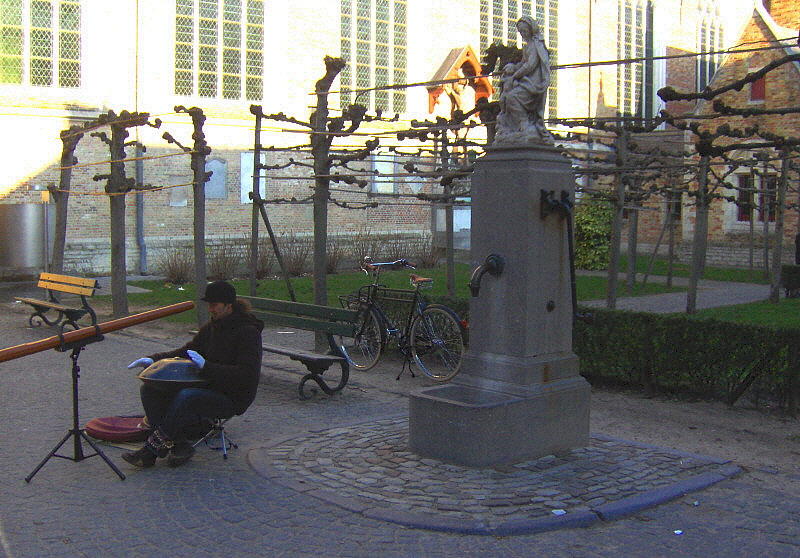 MUSICIAN & FOUNTAIN