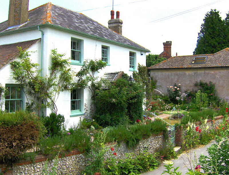 BEAUTIFUL HOUSE & GARDEN