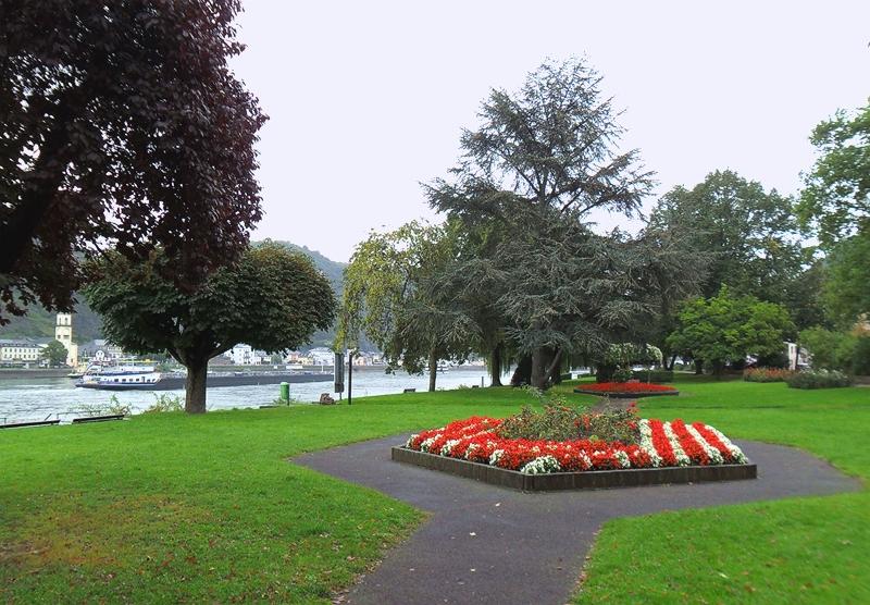RIVER PROMENADE GARDENS