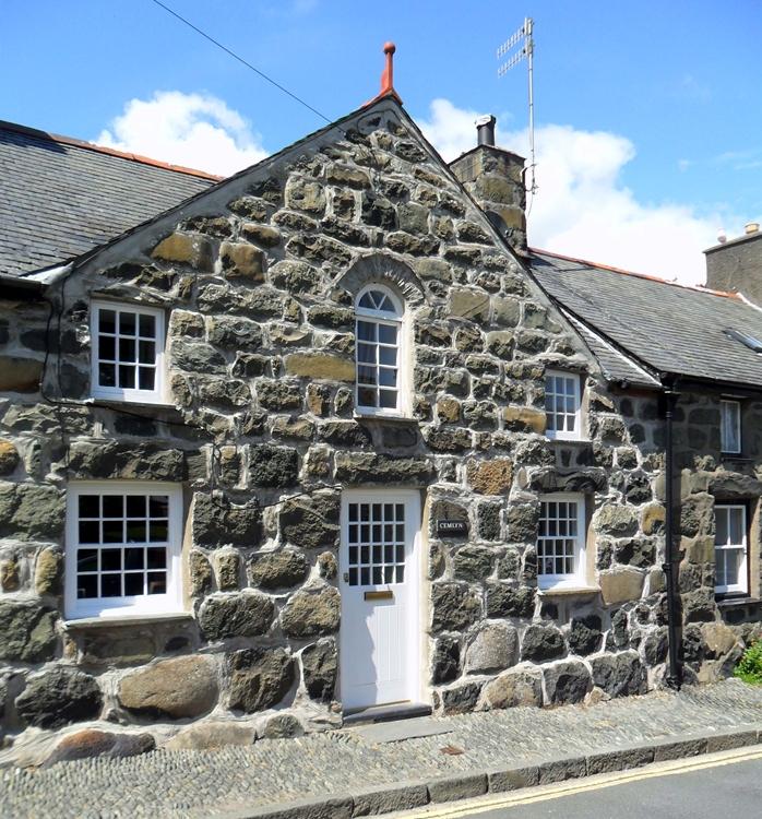 CASTLE STONE COTTAGE