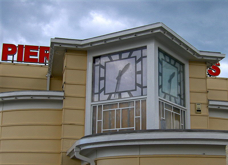 A PIER CLOCK   670