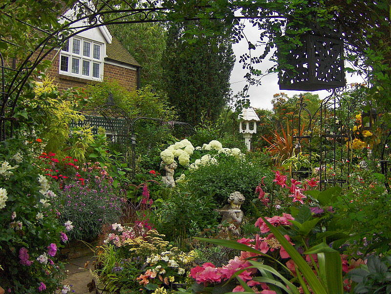 A GARDEN AT ST MARYS COURT    1205