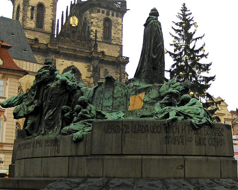 JAN HUS MONUMENT