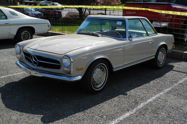 1968 Mercedes-Benz 280 SL roadster with detachable pagoda hardtop (2575)