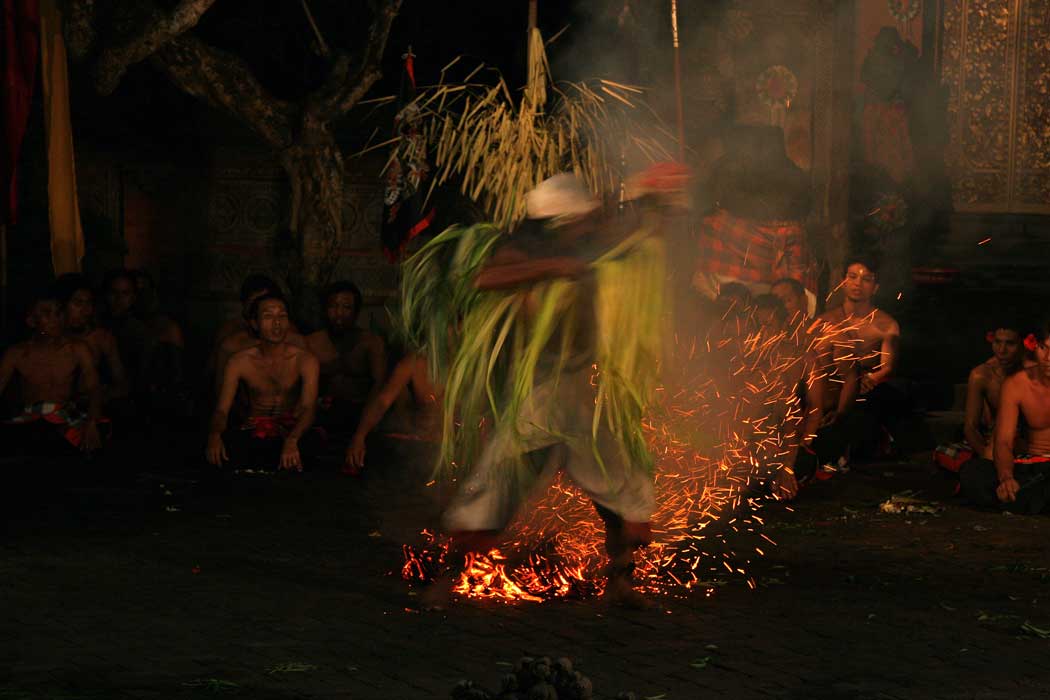 Kacak fire dance