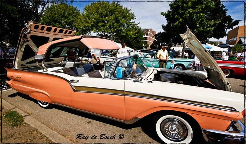 57 Ford Fairlane Skyliner (retractable hardtop)