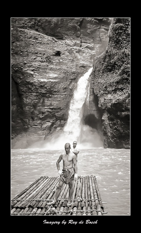 rafting helpers at Pagsanhan Falls