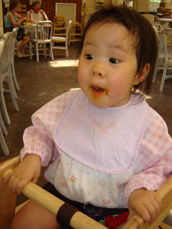 歡歡在 San Antonio 動物園裡吃中飯