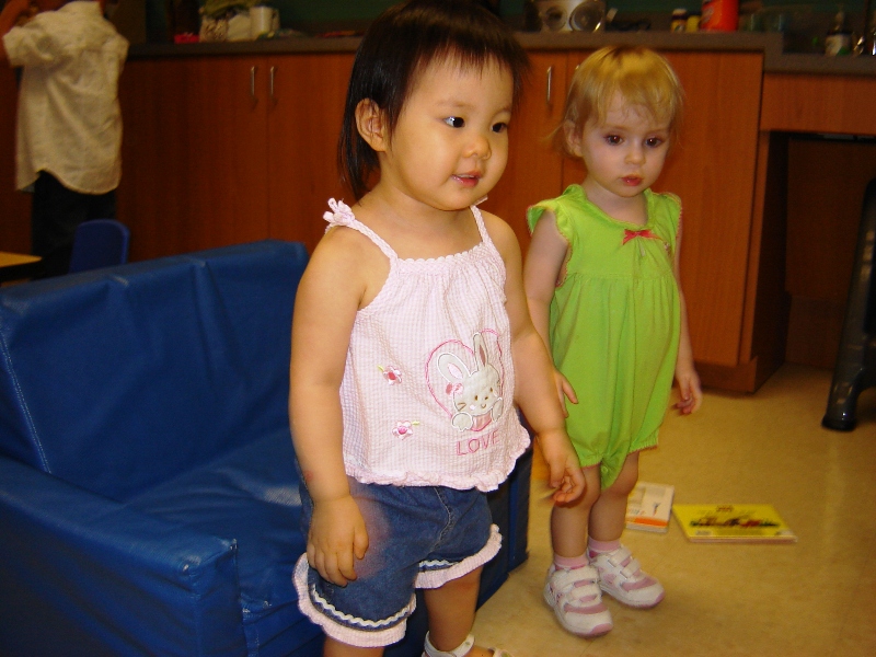 歡歡和另一個龍鳳胎小女孩