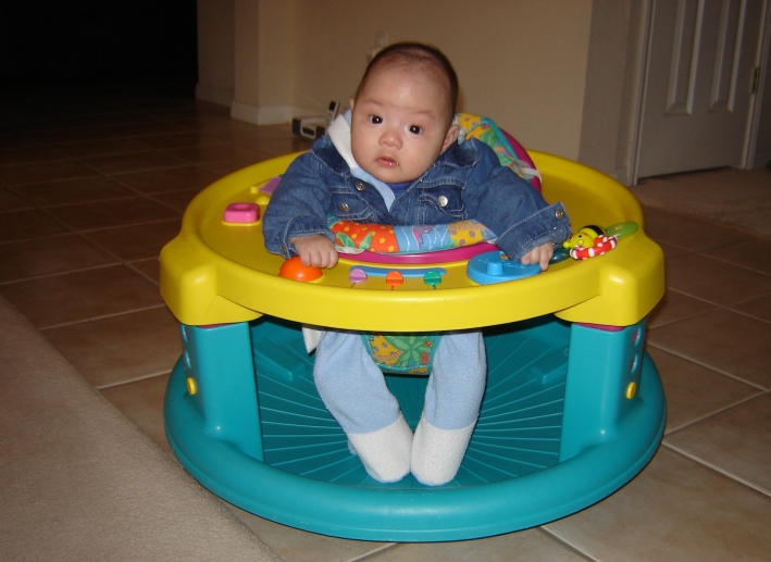 聚聚玩 Exersaucer