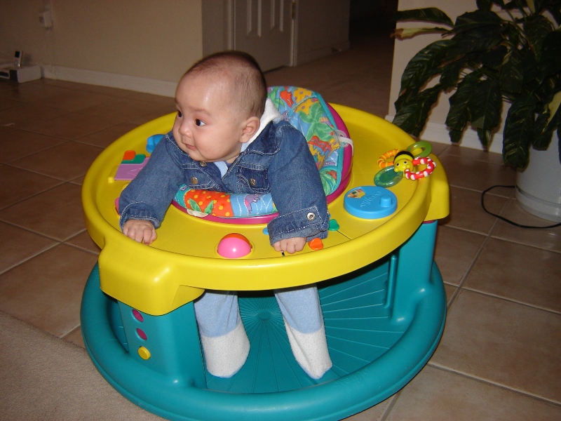 聚聚玩 Exersaucer
