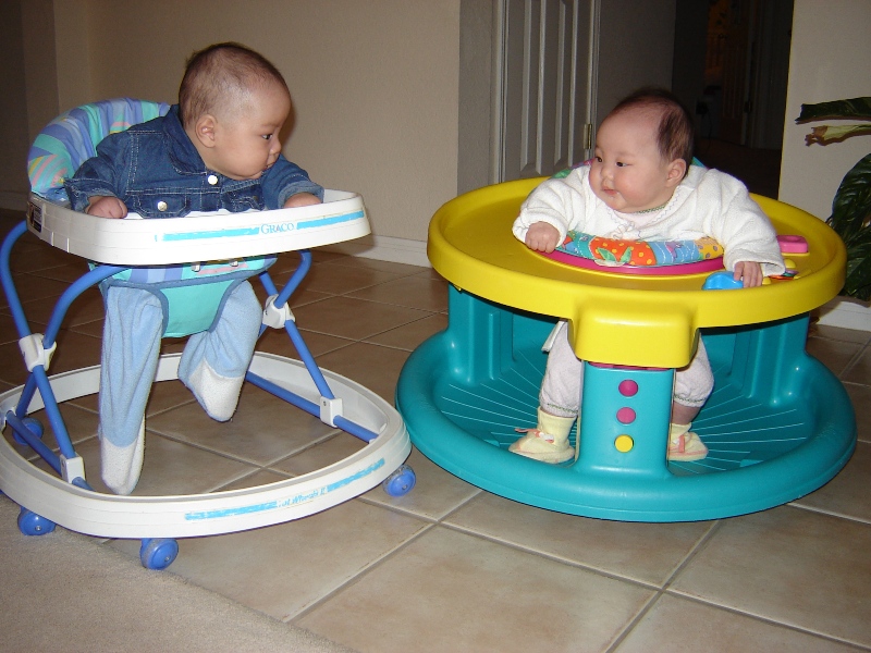 歡歡玩 Exersaucer, 聚聚坐學步機