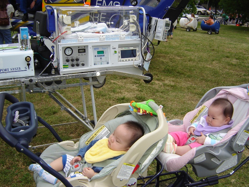 聚聚 的 NICU reunion-- 保溫箱
