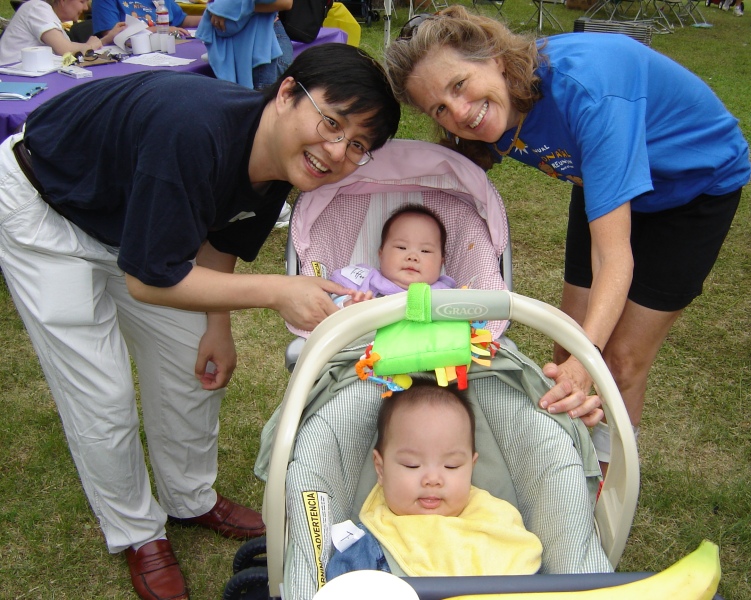 與 NICU 的護士合照