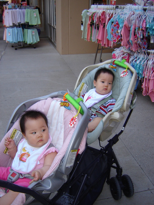 逛 Round Rock Outlet Mall
