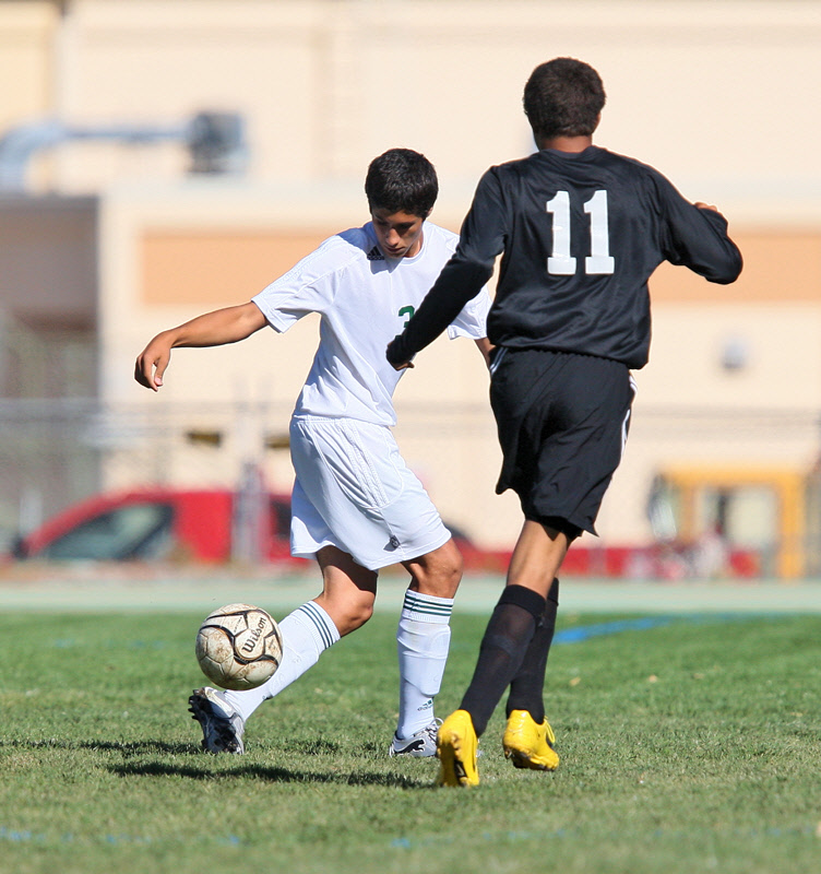 LA3 leading the ball (0040)