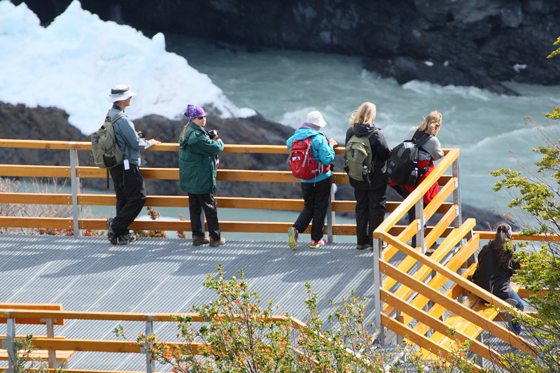 Tour Group Near Perito Moreno Lookout (3284)