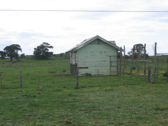 Shed along the Dreeite-Beeac rd