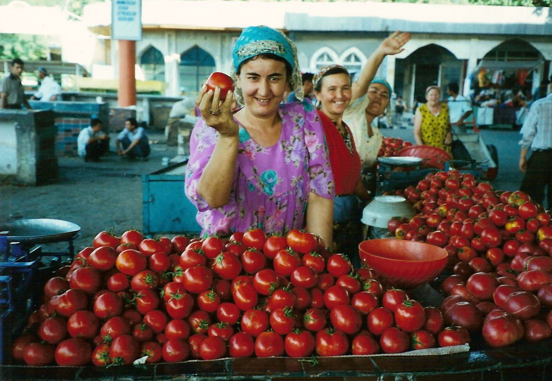 selling tomatos at Ferghama market