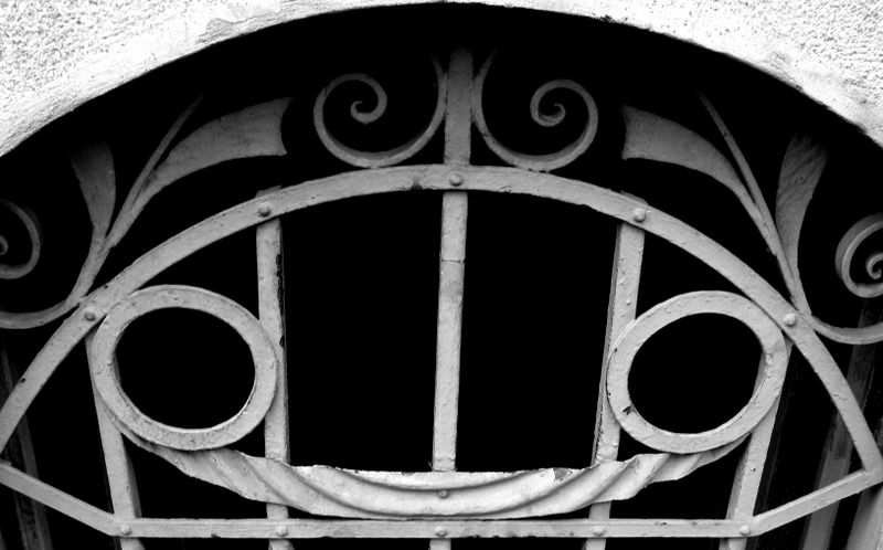 lines round b&w