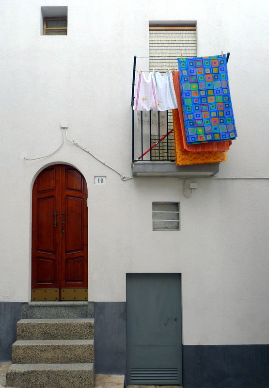  Ceglie Messapica - Italy -   Washday scenes